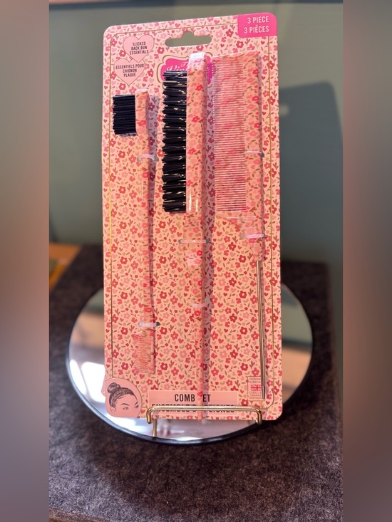 Vintage cosmetic company Other - Brush & comb Set NIP